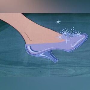 “When one door closes a new shoebox opens”- Carrie B🌸